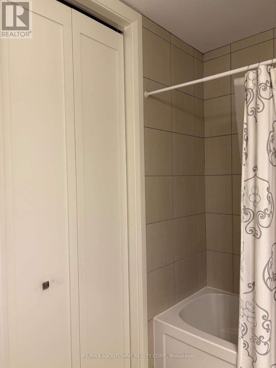 419 - 118 King Street E, Hamilton, ON - Indoor Photo Showing Bathroom