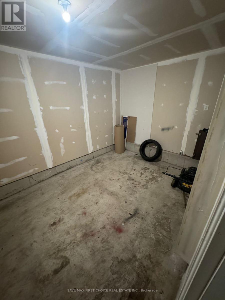 138 Watermill St Street, Kitchener, ON - Indoor Photo Showing Garage