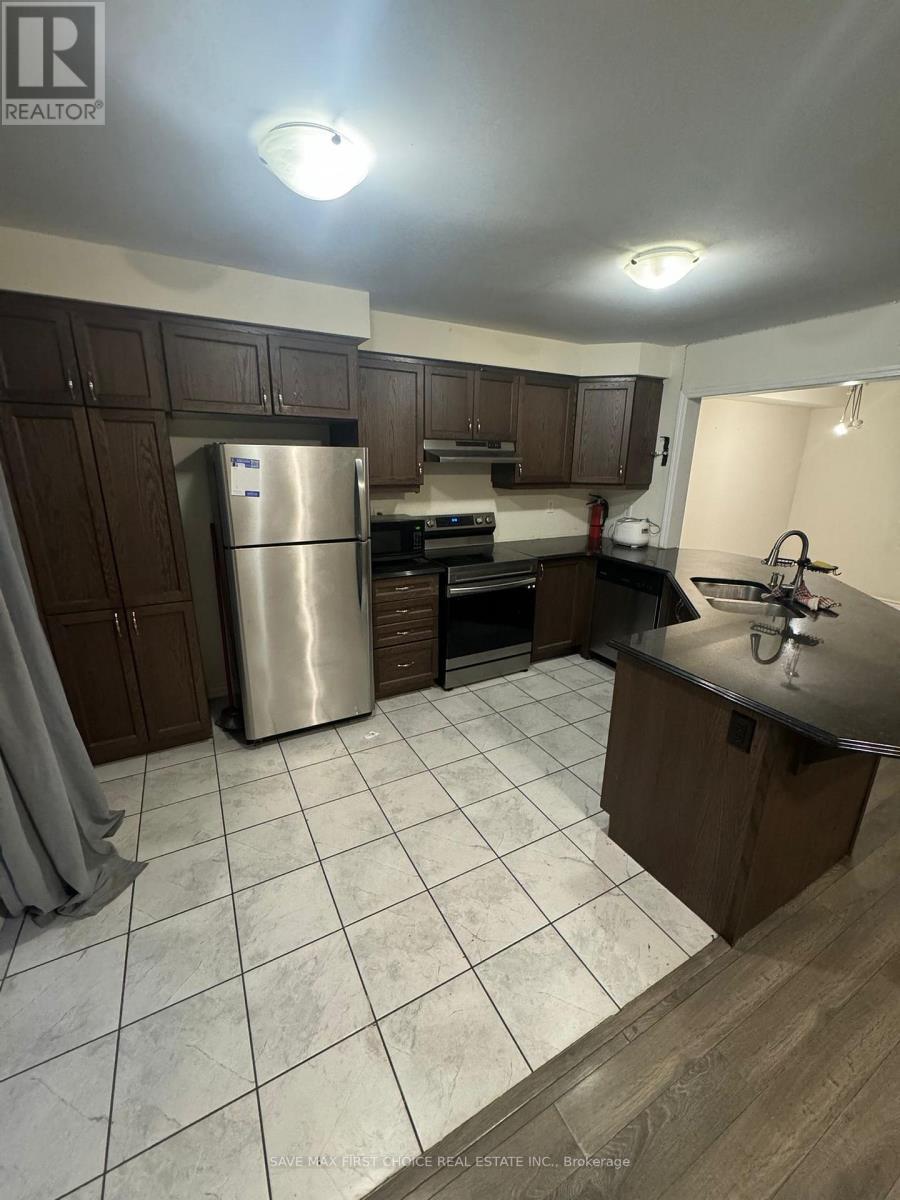 138 Watermill St Street, Kitchener, ON - Indoor Photo Showing Kitchen