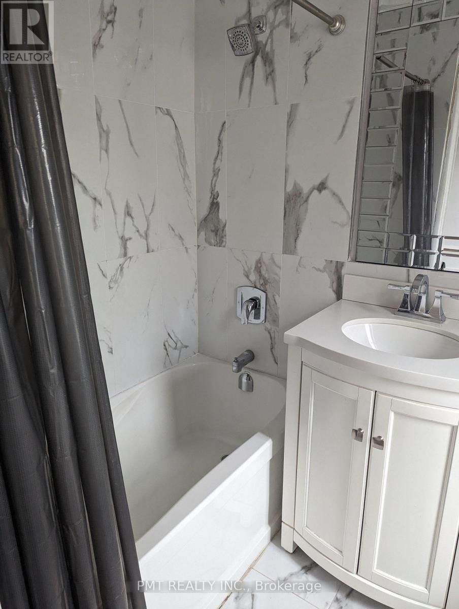 432 - 150 Farnham Avenue, Toronto, ON - Indoor Photo Showing Bathroom