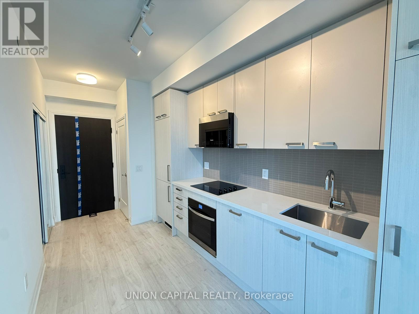 1010 - 20 Soudan Avenue, Toronto, ON - Indoor Photo Showing Kitchen