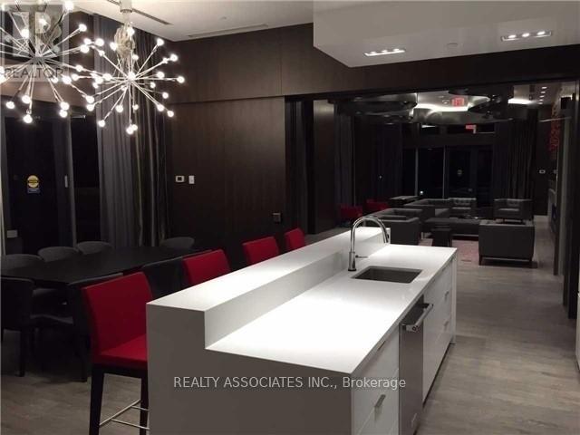 204 - 88 Sheppard Avenue E, Toronto, ON - Indoor Photo Showing Kitchen