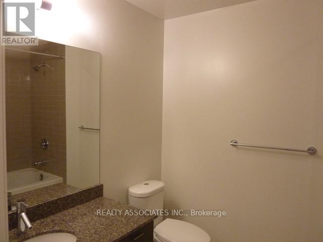 204 - 88 Sheppard Avenue E, Toronto, ON - Indoor Photo Showing Bathroom