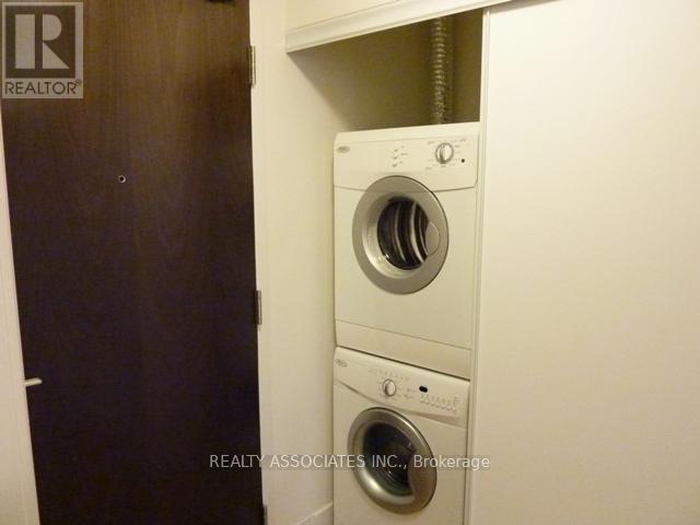 204 - 88 Sheppard Avenue E, Toronto, ON - Indoor Photo Showing Laundry Room