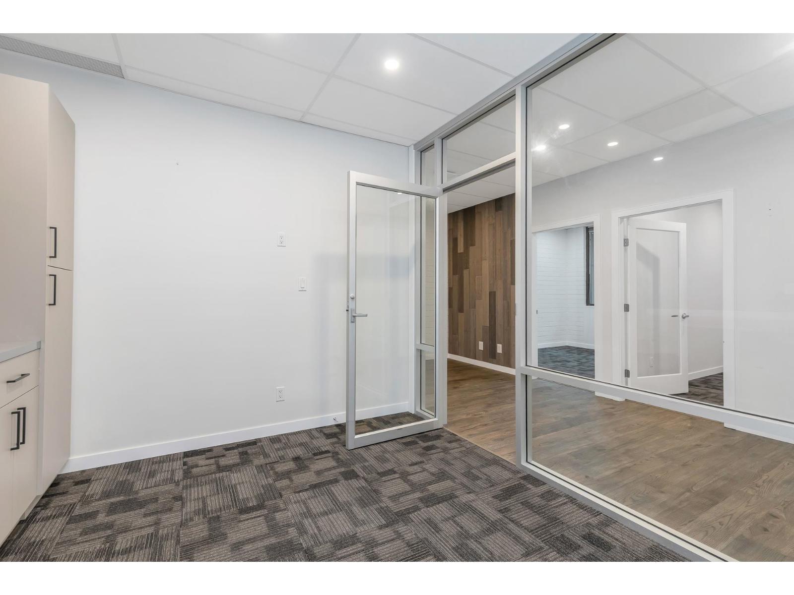 206 33119 South Fraser Way, Abbotsford, BC