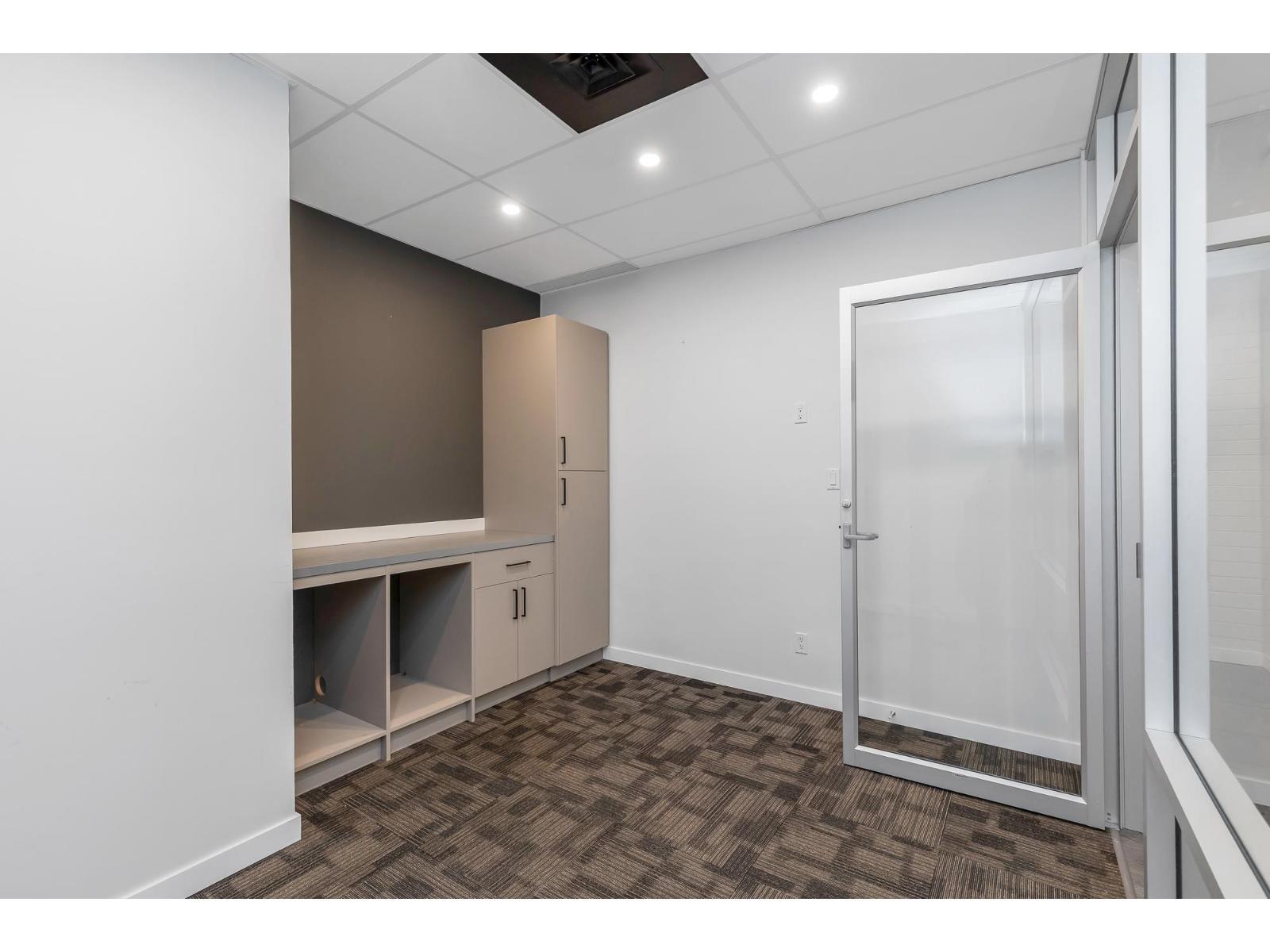 206 33119 South Fraser Way, Abbotsford, BC