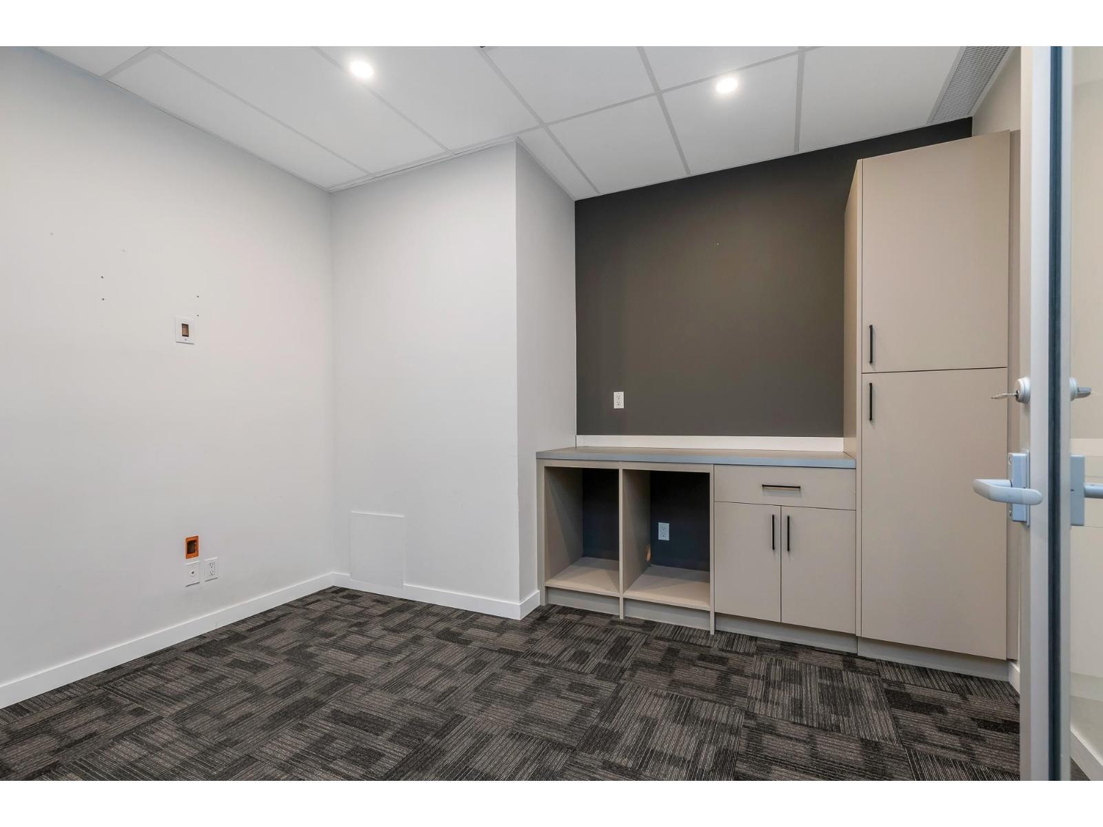 206 33119 South Fraser Way, Abbotsford, BC