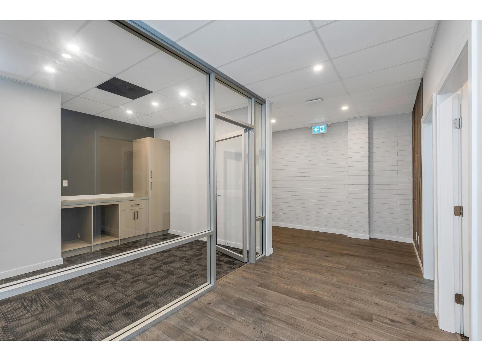 206 33119 South Fraser Way, Abbotsford, BC