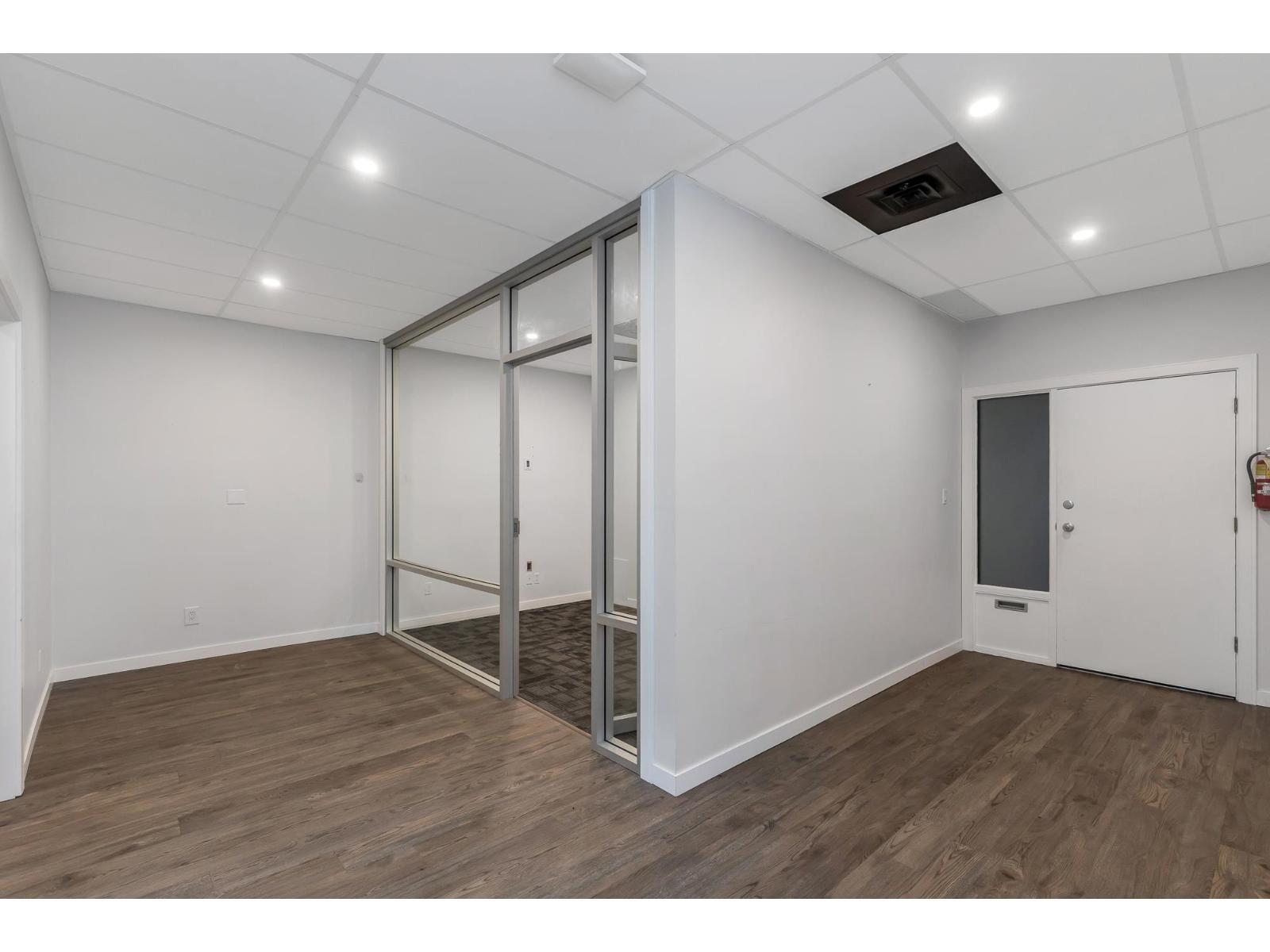 206 33119 South Fraser Way, Abbotsford, BC