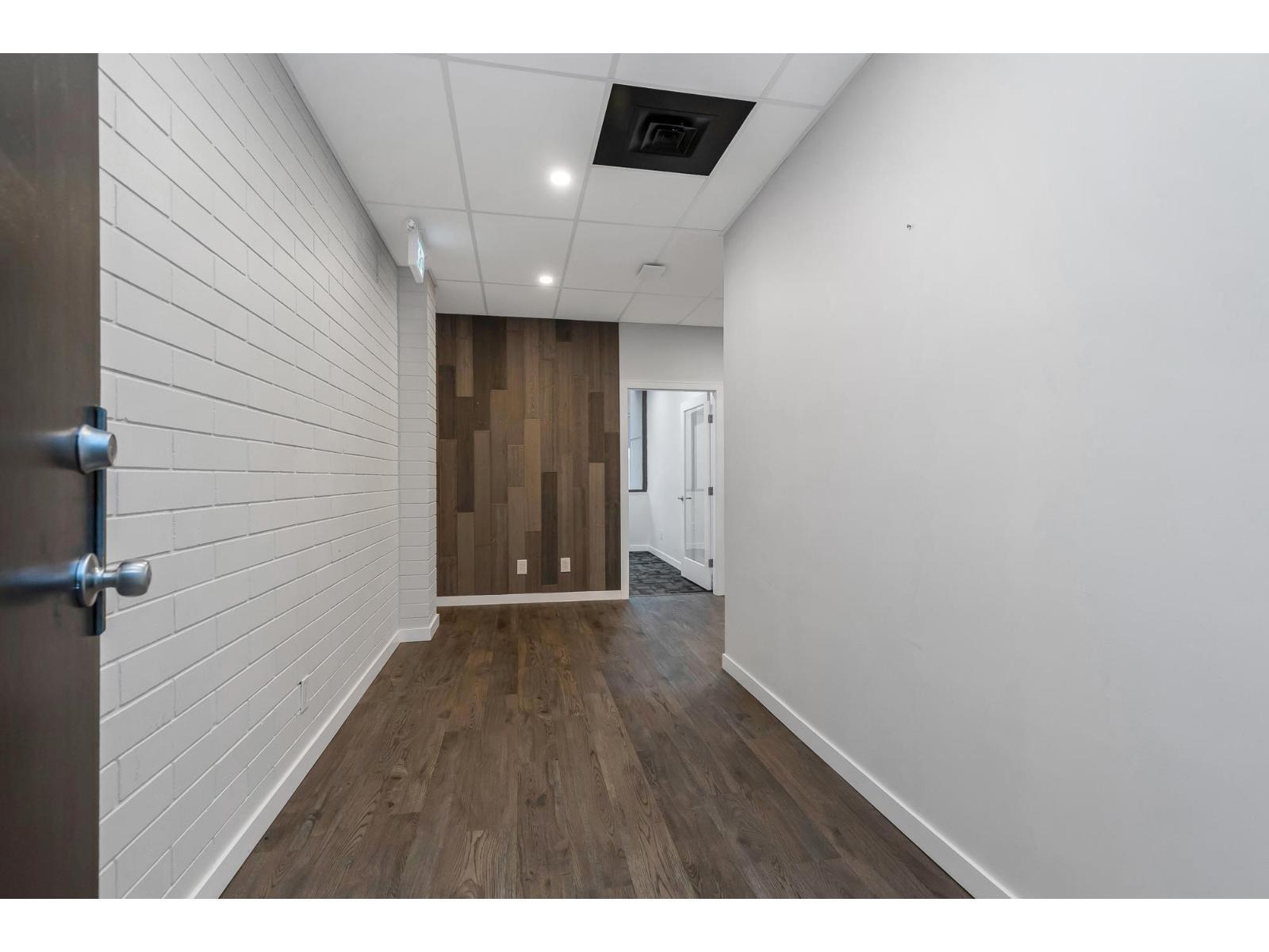 206 33119 South Fraser Way, Abbotsford, BC