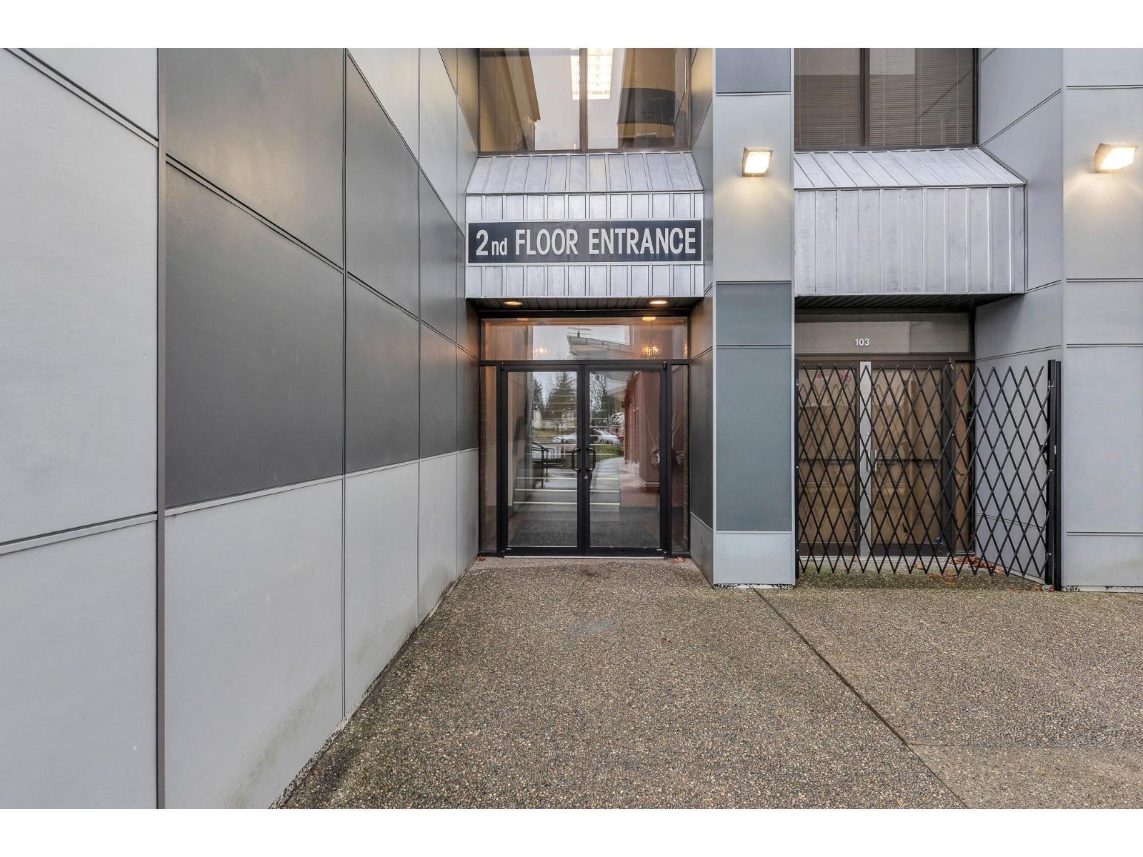 206 33119 South Fraser Way, Abbotsford, BC