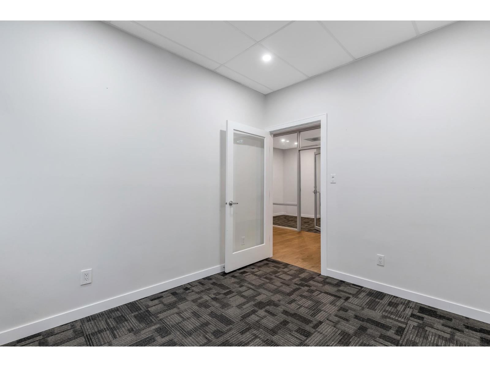 206 33119 South Fraser Way, Abbotsford, BC