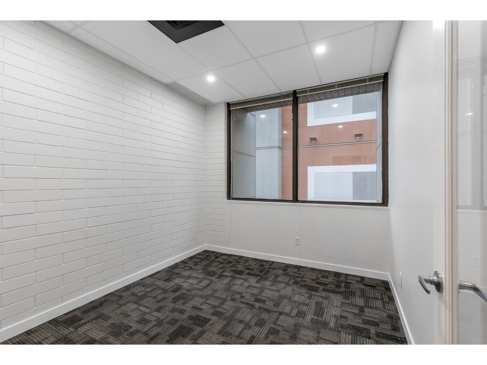 206 33119 South Fraser Way, Abbotsford, BC