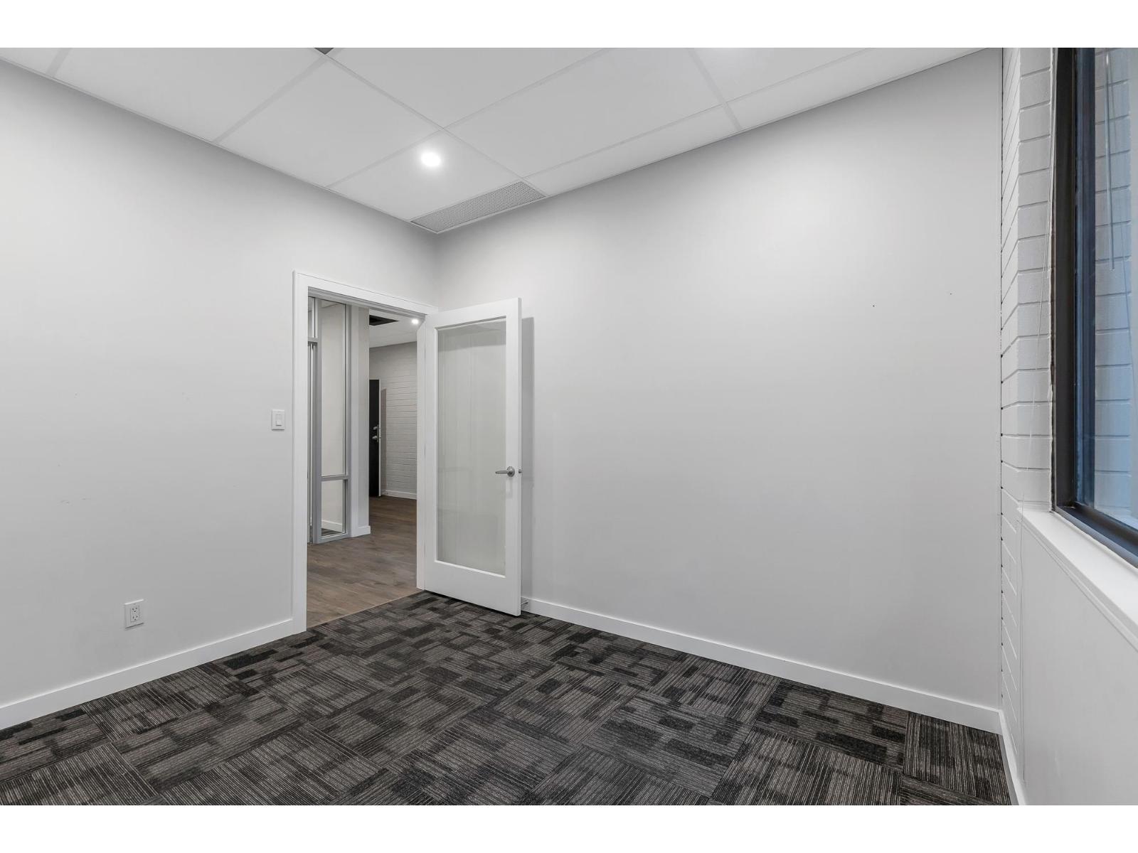 206 33119 South Fraser Way, Abbotsford, BC