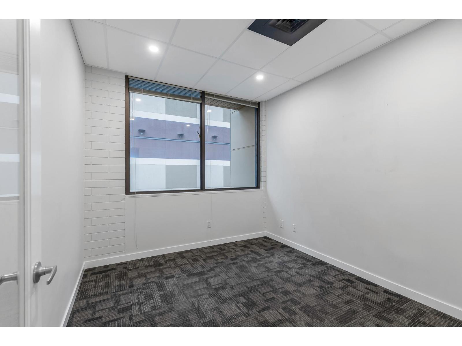 206 33119 South Fraser Way, Abbotsford, BC