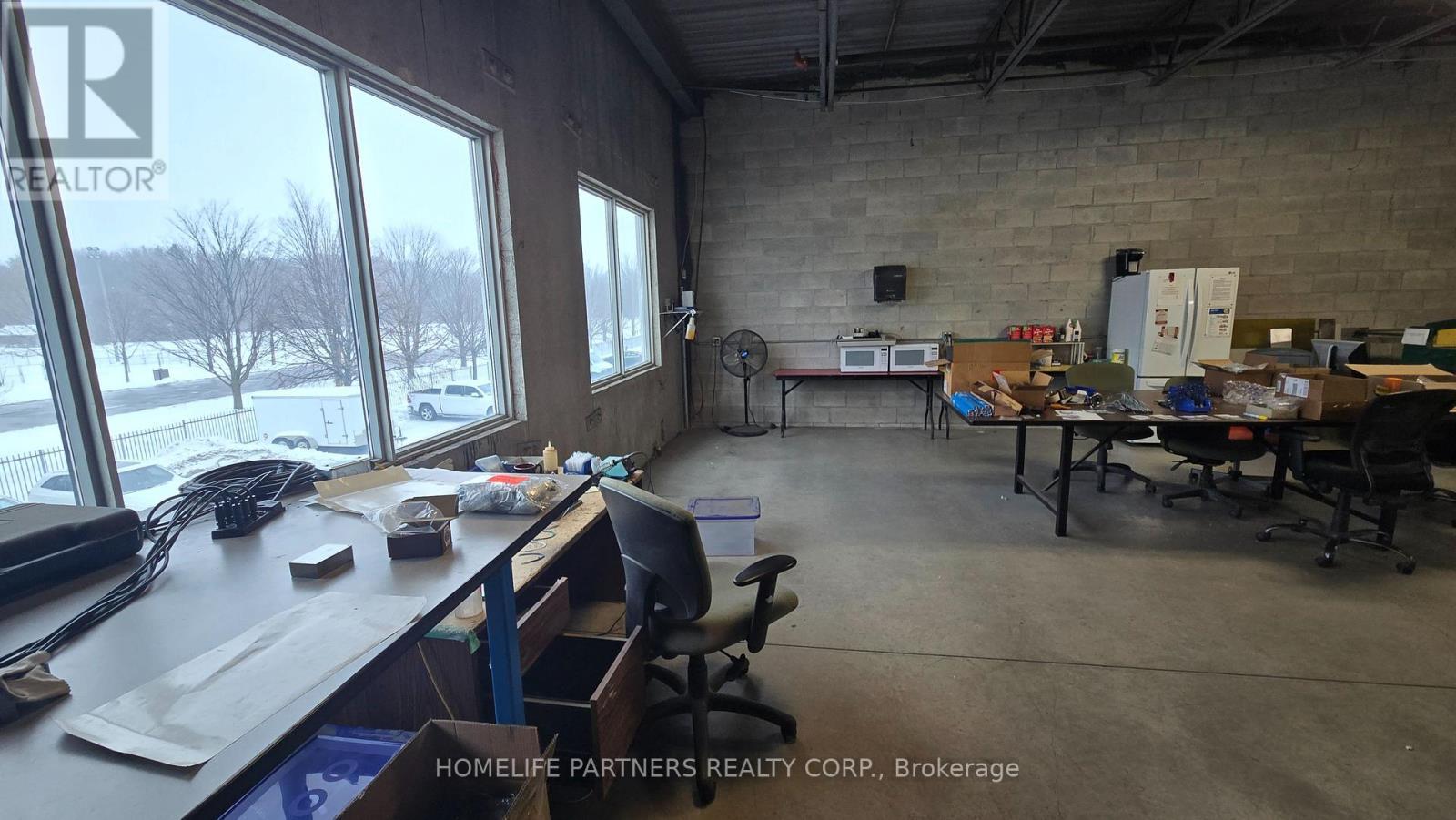 4 - 145 Industrial Parkway S, Aurora, ON