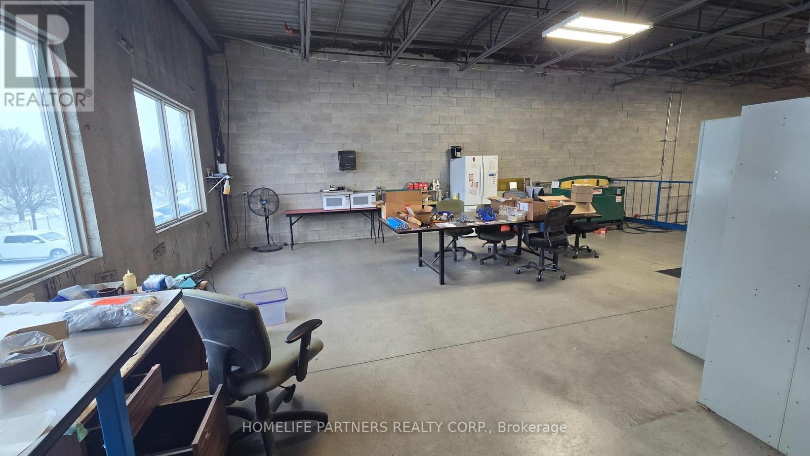 4 - 145 Industrial Parkway S, Aurora, ON