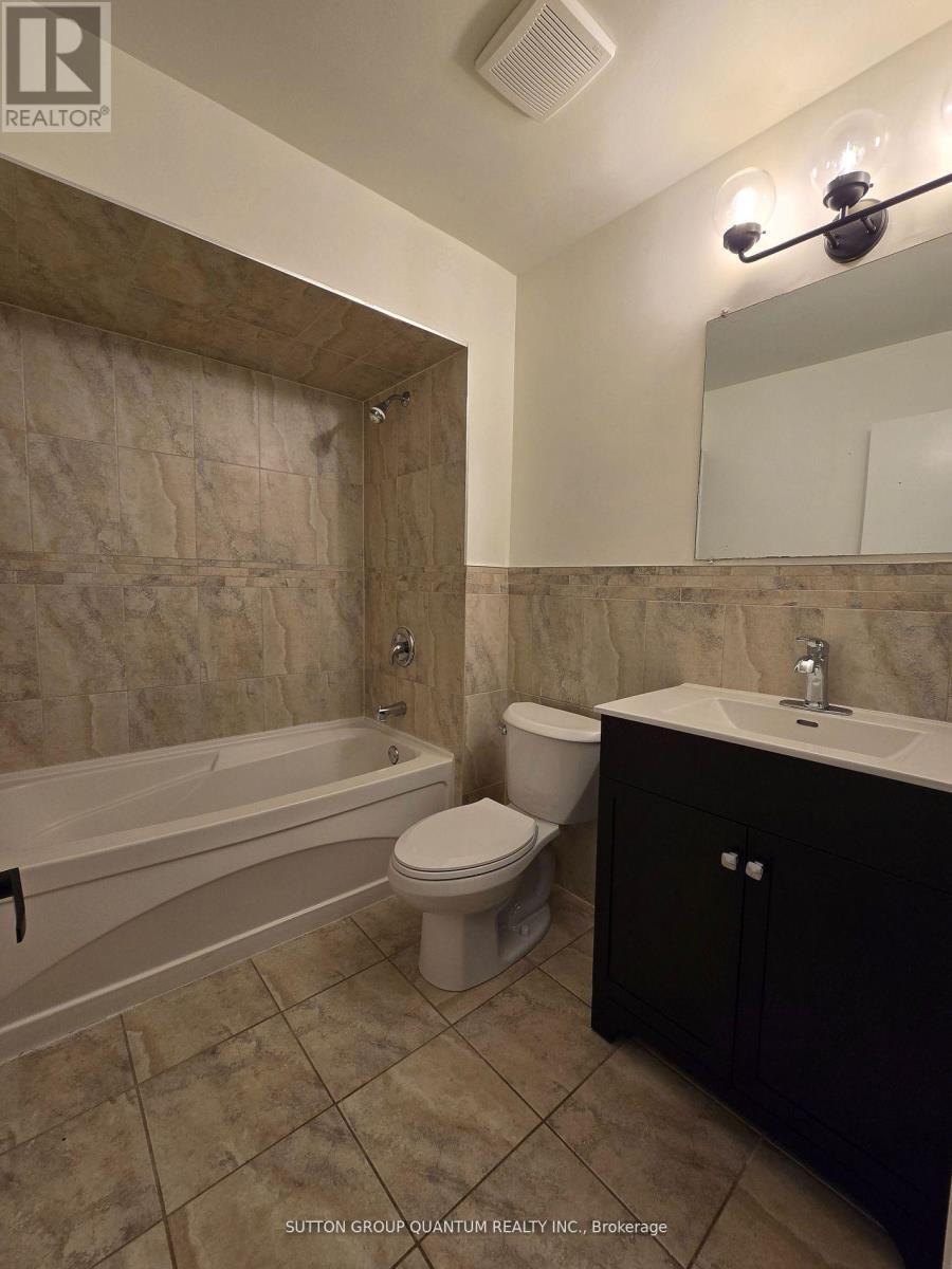2602 Chisholm Court, Mississauga, ON - Indoor Photo Showing Bathroom