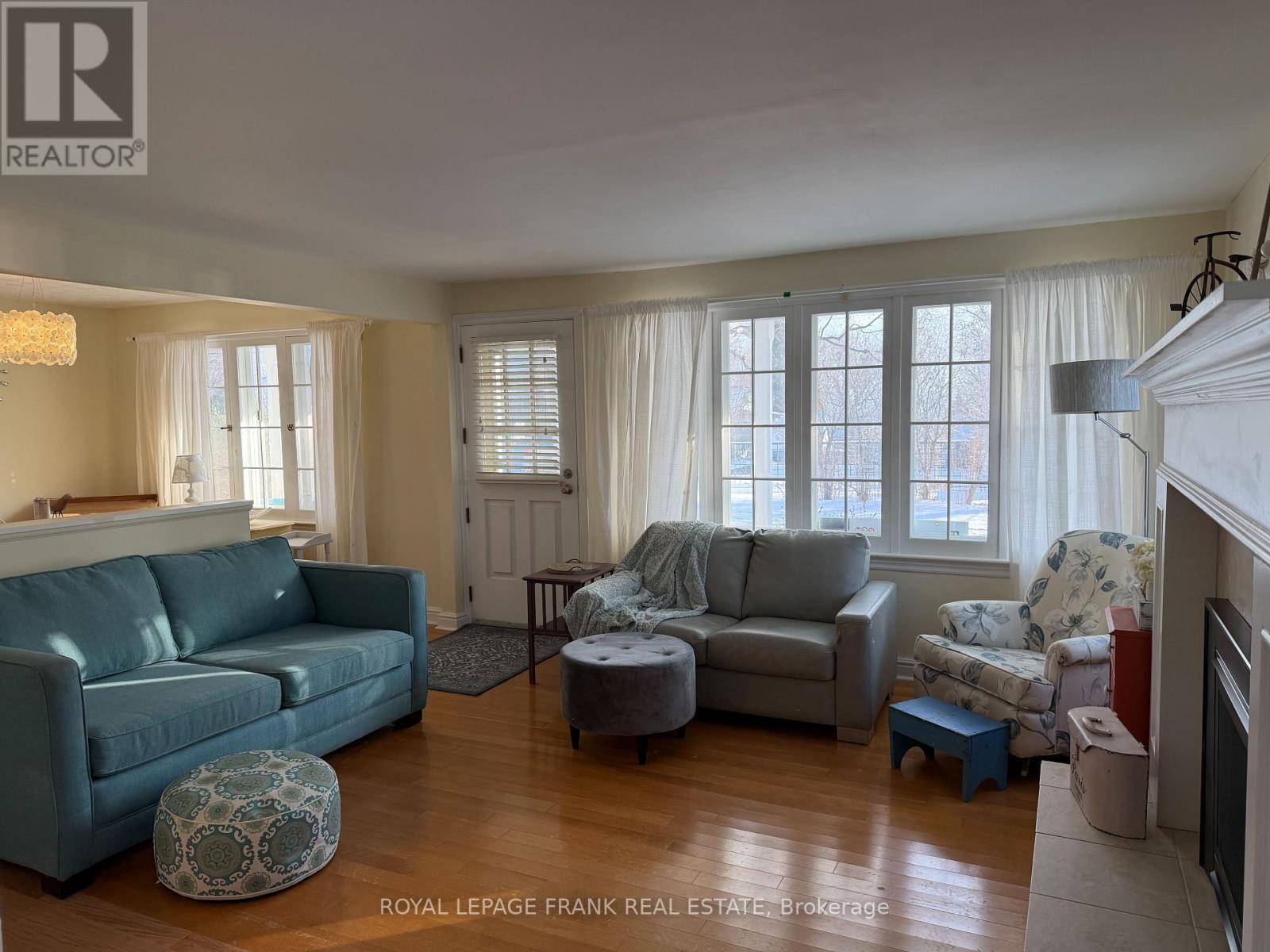 Living Room - 246 Lake Street, Cobourg, ON - Indoor Photo Showing Living Room