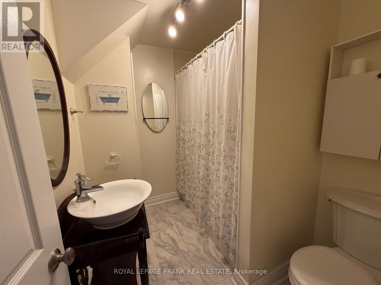 Main 4 piece bath - 246 Lake Street, Cobourg, ON - Indoor Photo Showing Bathroom