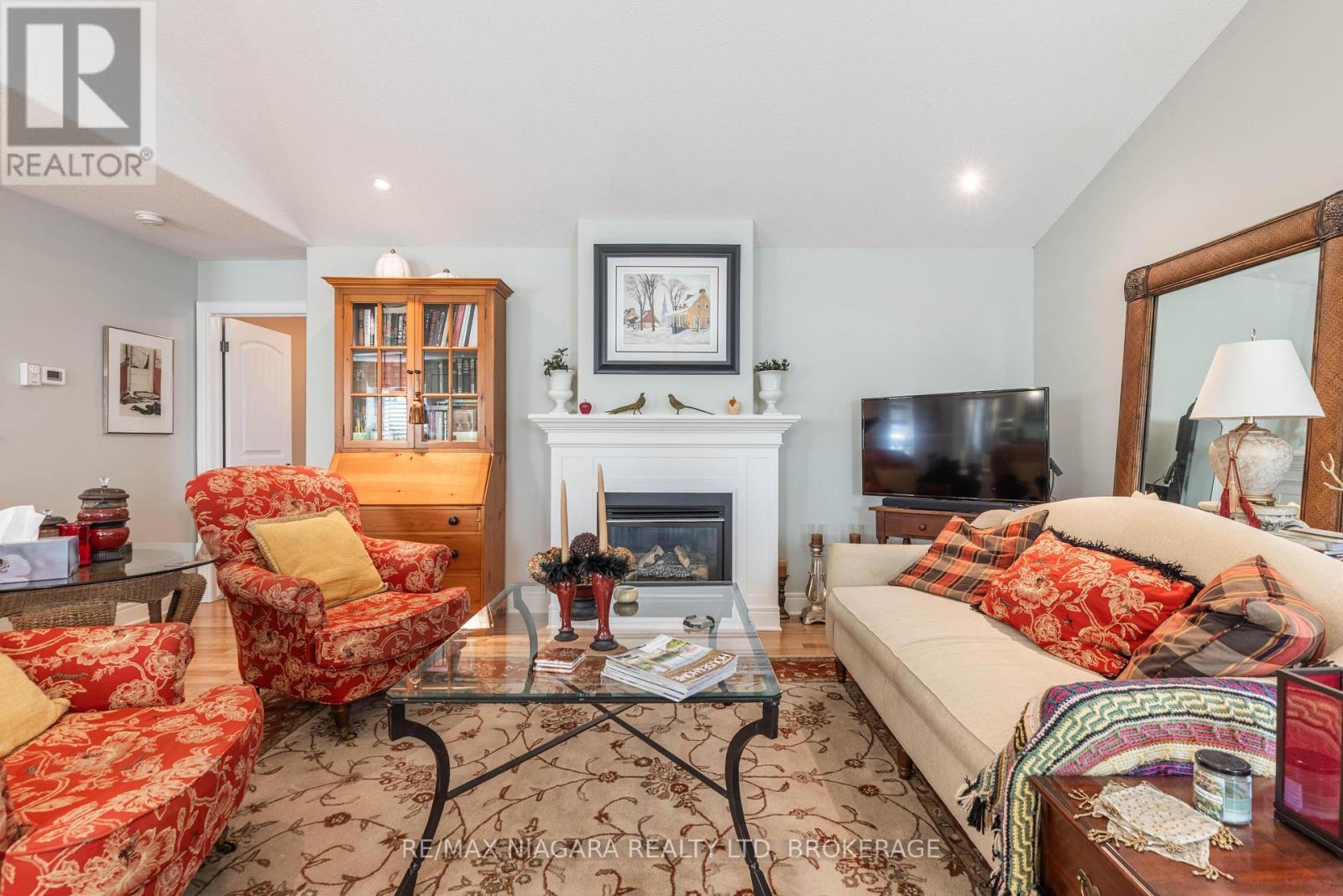 Main Level - Living Room - 19 - 310 Ridge Road S, Fort Erie (Ridgeway), ON - Indoor Photo Showing Living Room With Fireplace
