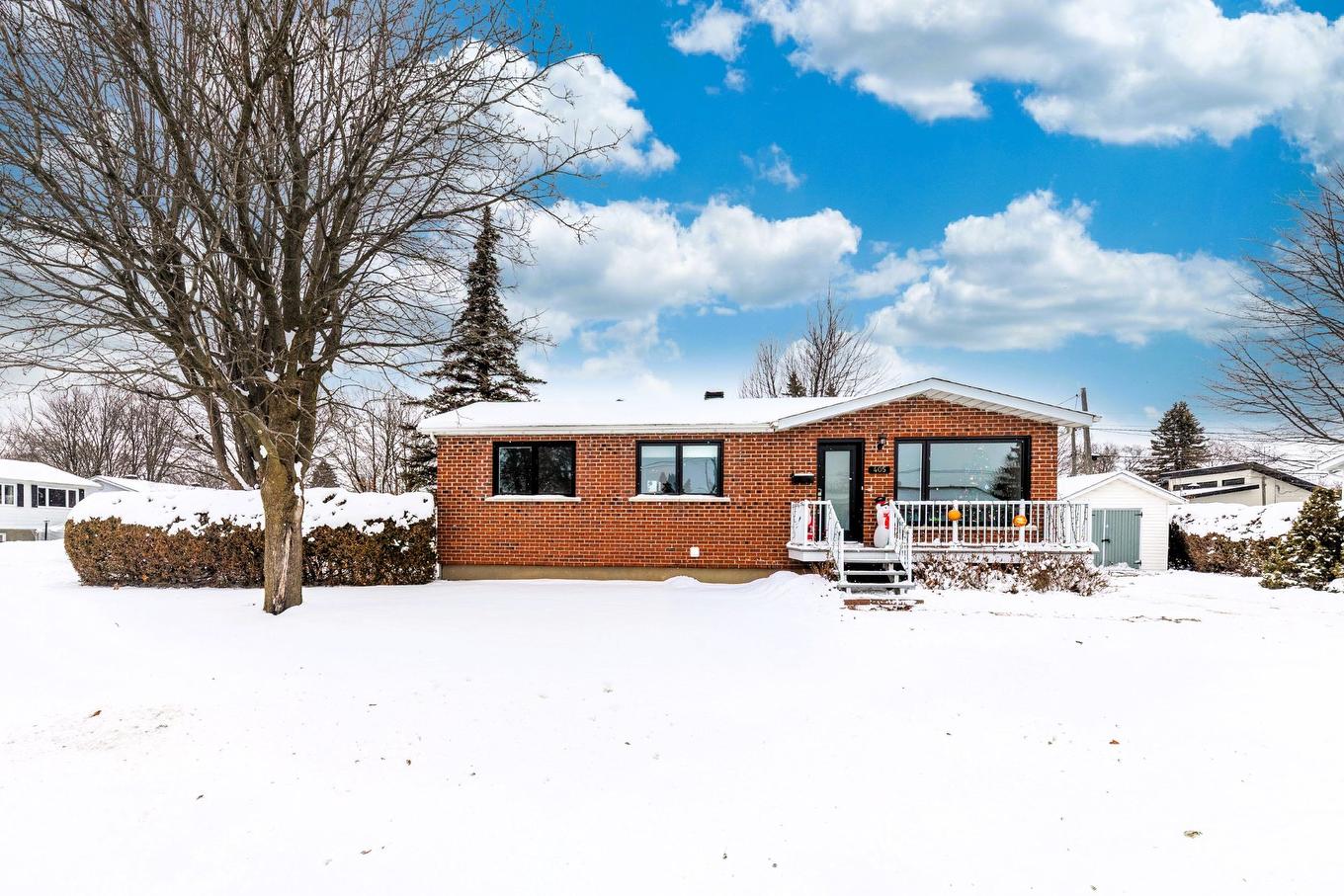 Frontage - 405 Rue Papineau, Saint-Bruno-De-Montarville, QC - Outdoor