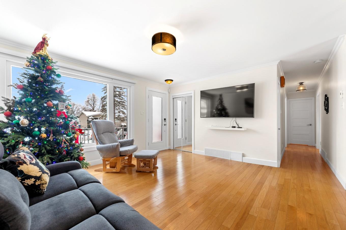 Overall view - 405 Rue Papineau, Saint-Bruno-De-Montarville, QC - Indoor Photo Showing Living Room