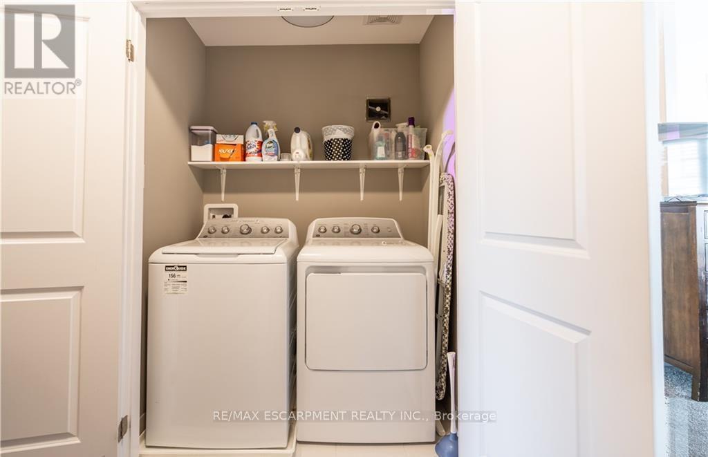 15 Pierre Trudeau Lane, Grimsby, ON - Indoor Photo Showing Laundry Room