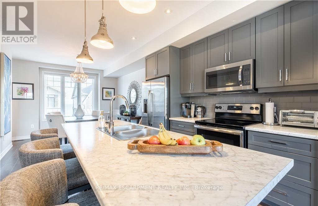 15 Pierre Trudeau Lane, Grimsby, ON - Indoor Photo Showing Kitchen With Stainless Steel Kitchen With Double Sink With Upgraded Kitchen