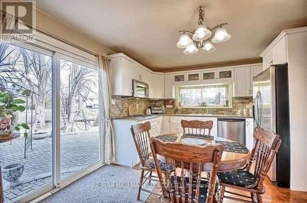 #2 - 19 Shoreline Place, Georgina, ON - Indoor Photo Showing Dining Room
