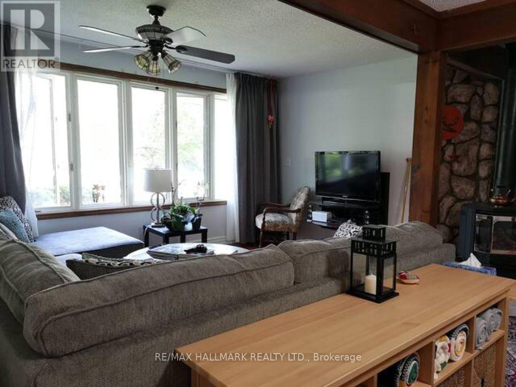 #2 - 19 Shoreline Place, Georgina, ON - Indoor Photo Showing Living Room