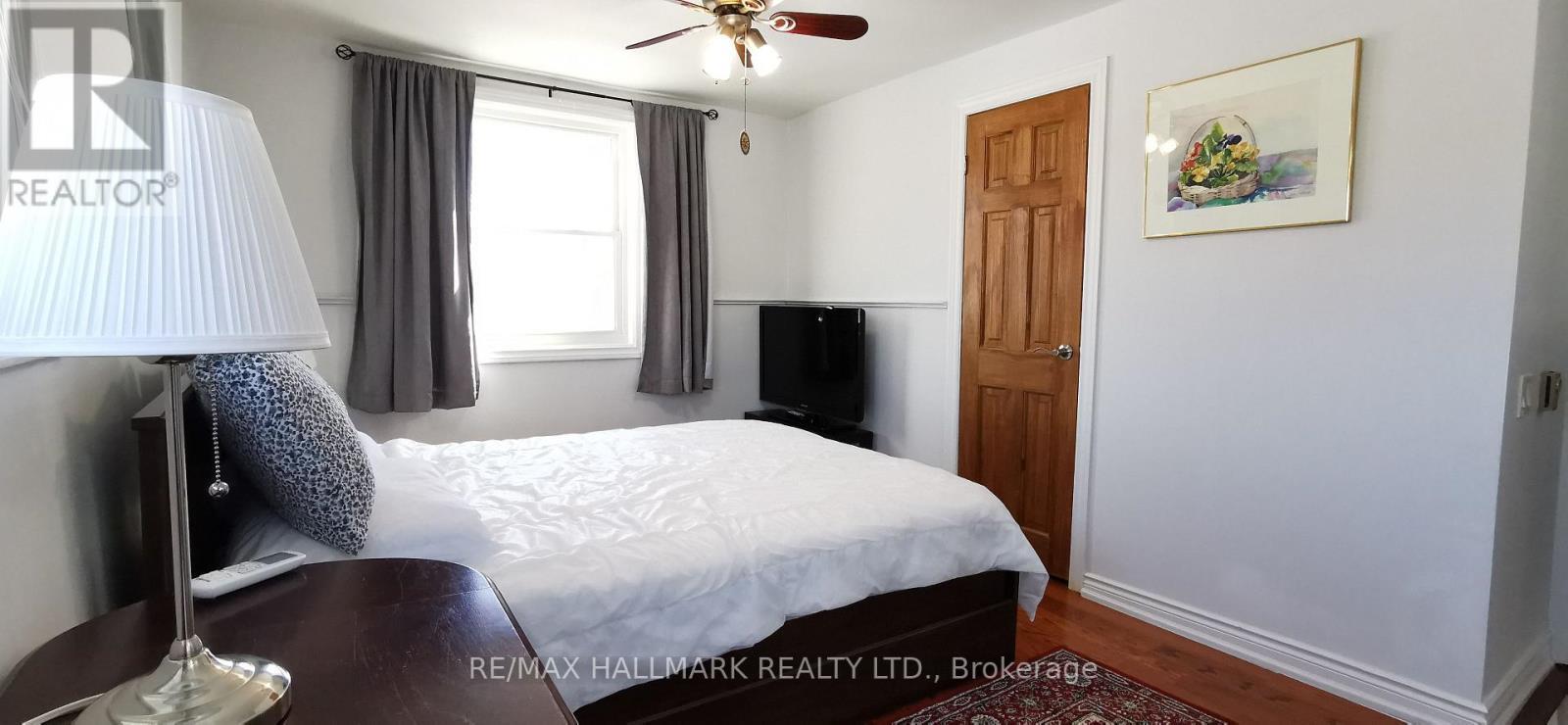 #2 - 19 Shoreline Place, Georgina, ON - Indoor Photo Showing Bedroom