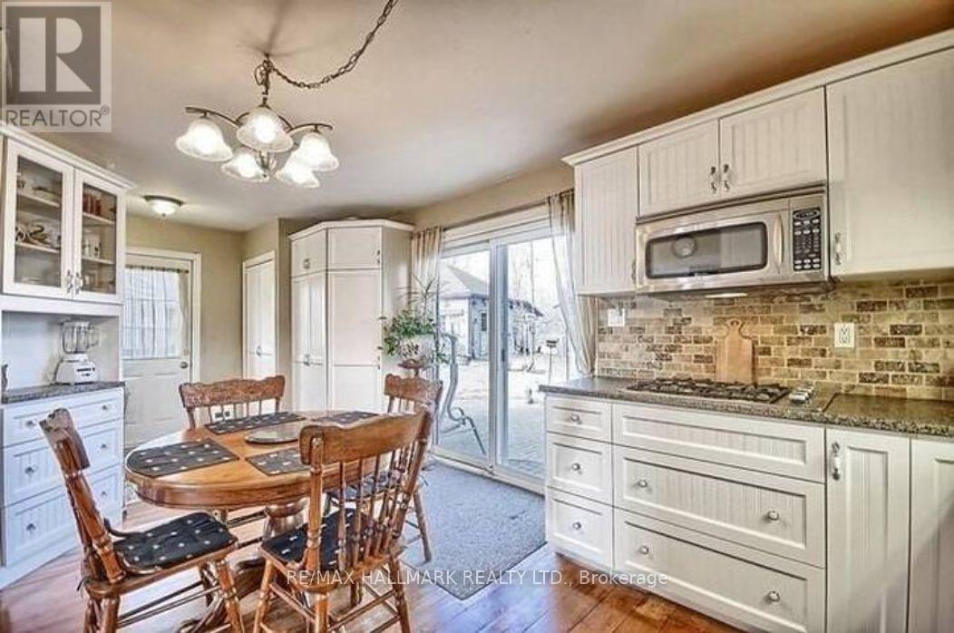 #2 - 19 Shoreline Place, Georgina, ON - Indoor