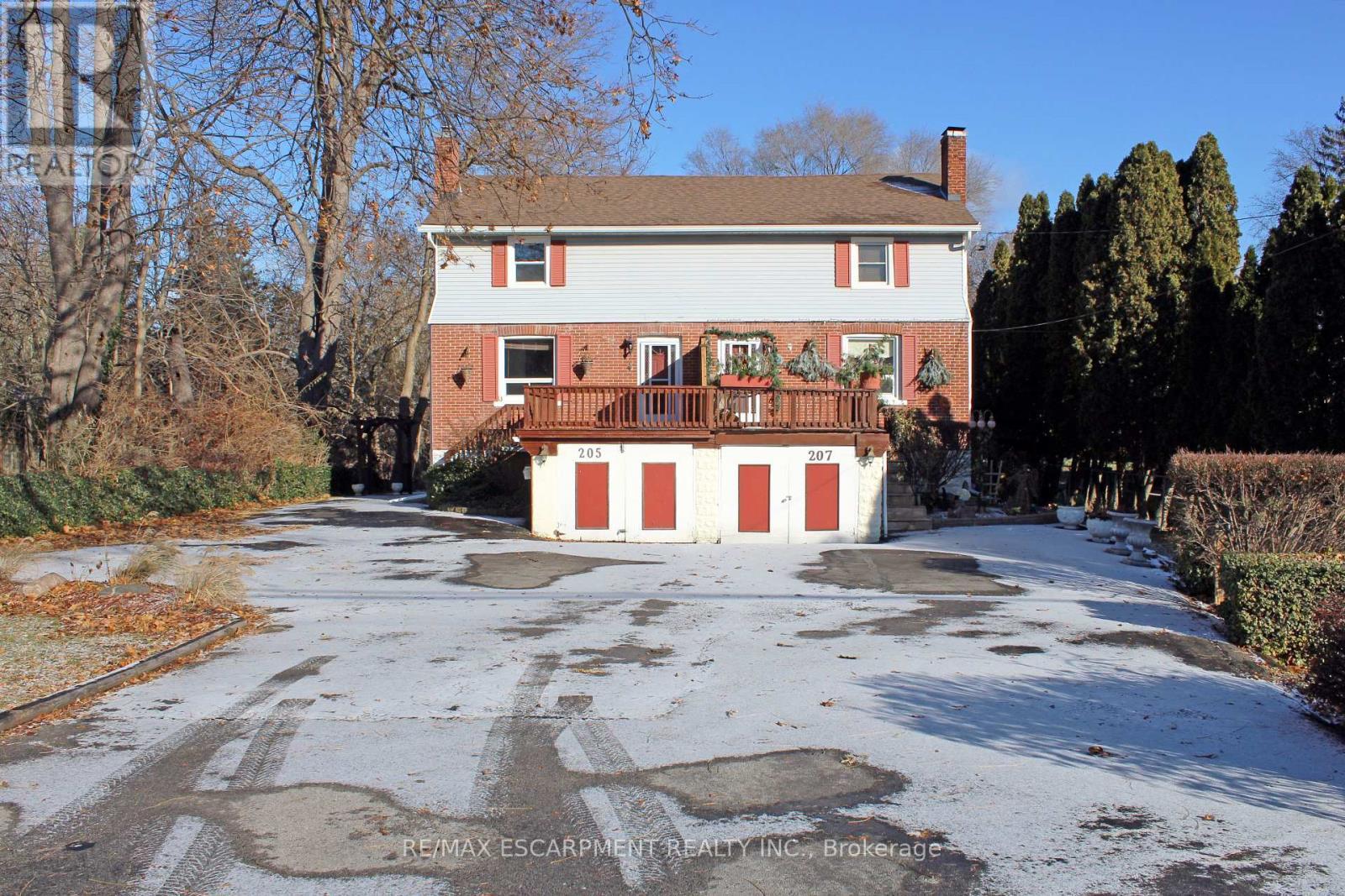 Exterior Front - 205 Main Street E, Grimsby, ON - Outdoor