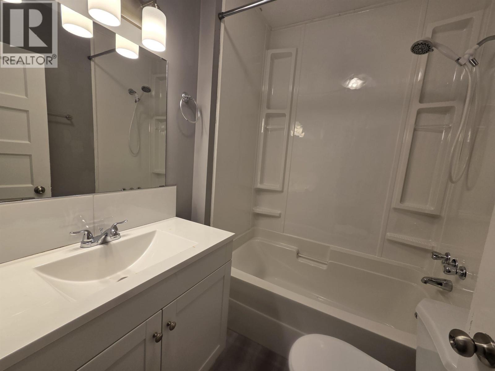1651 8Th Avenue, Prince George, BC - Indoor Photo Showing Bathroom