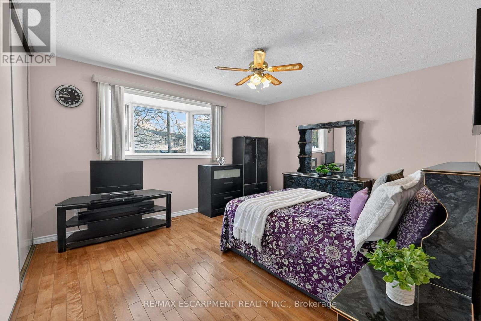8162 Lynhurst Drive, Niagara Falls, ON - Indoor Photo Showing Bedroom