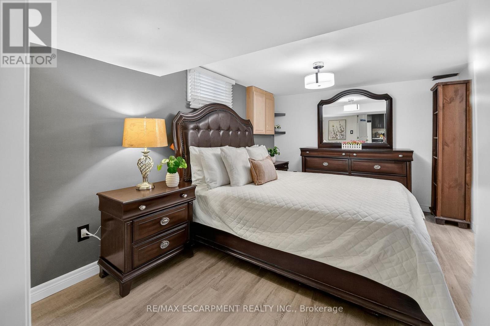 8162 Lynhurst Drive, Niagara Falls, ON - Indoor Photo Showing Bedroom