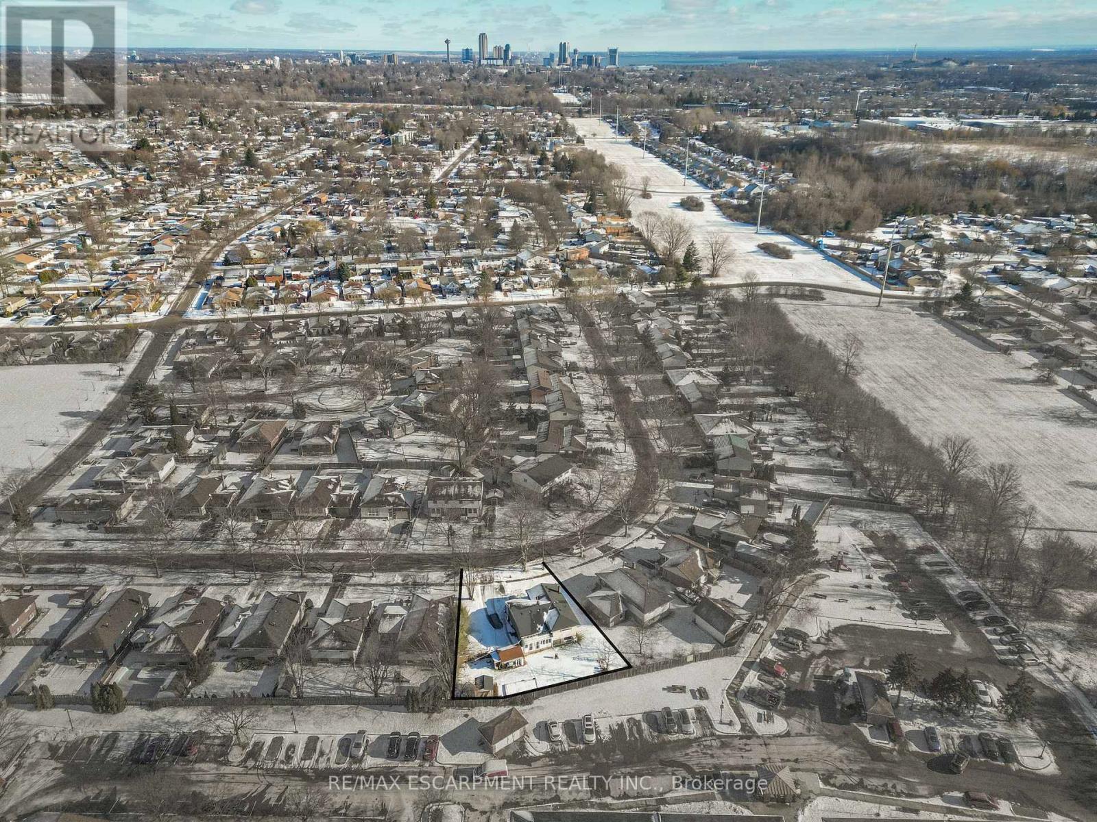 8162 Lynhurst Drive, Niagara Falls, ON - Outdoor With View