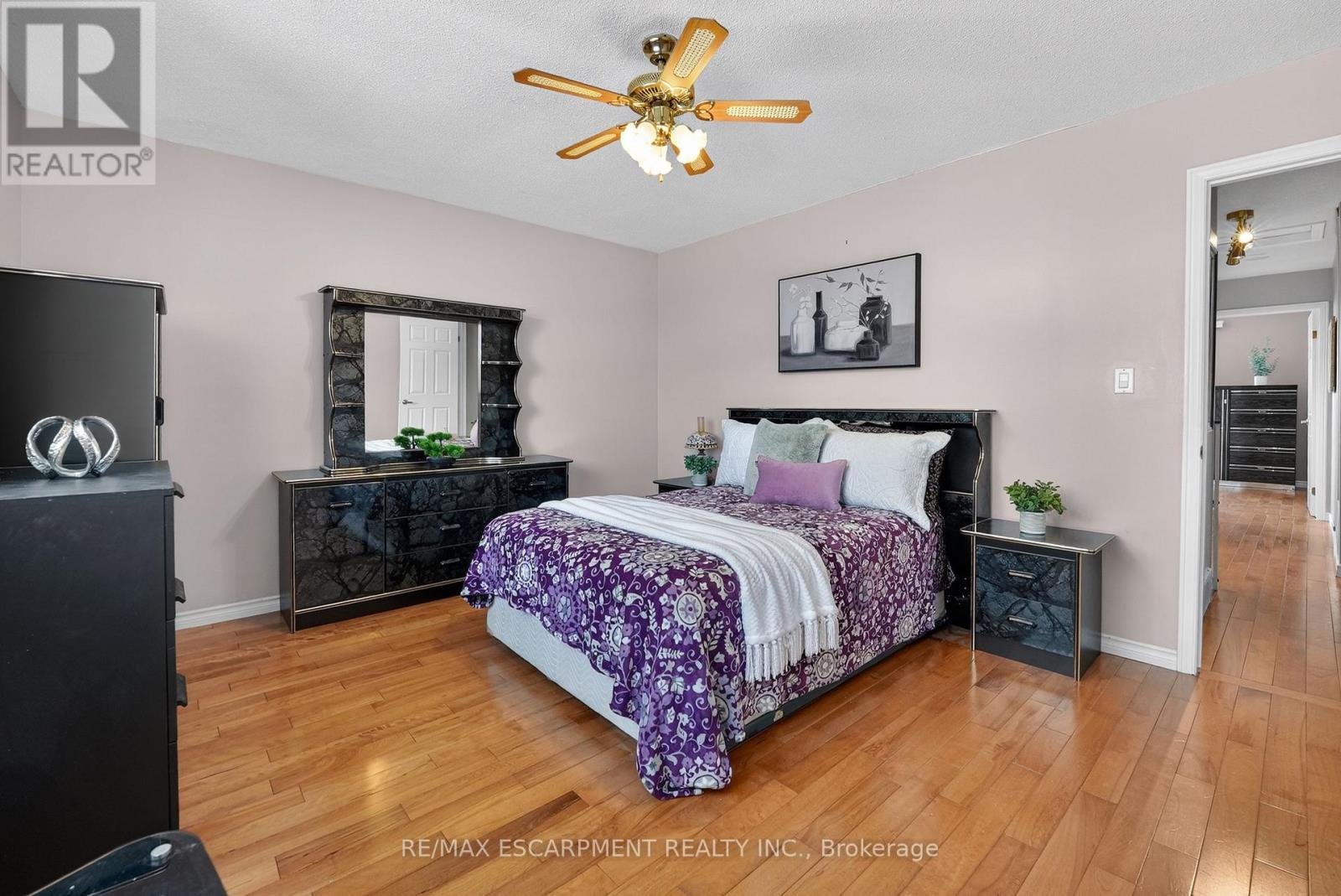 8162 Lynhurst Drive, Niagara Falls, ON - Indoor Photo Showing Bedroom
