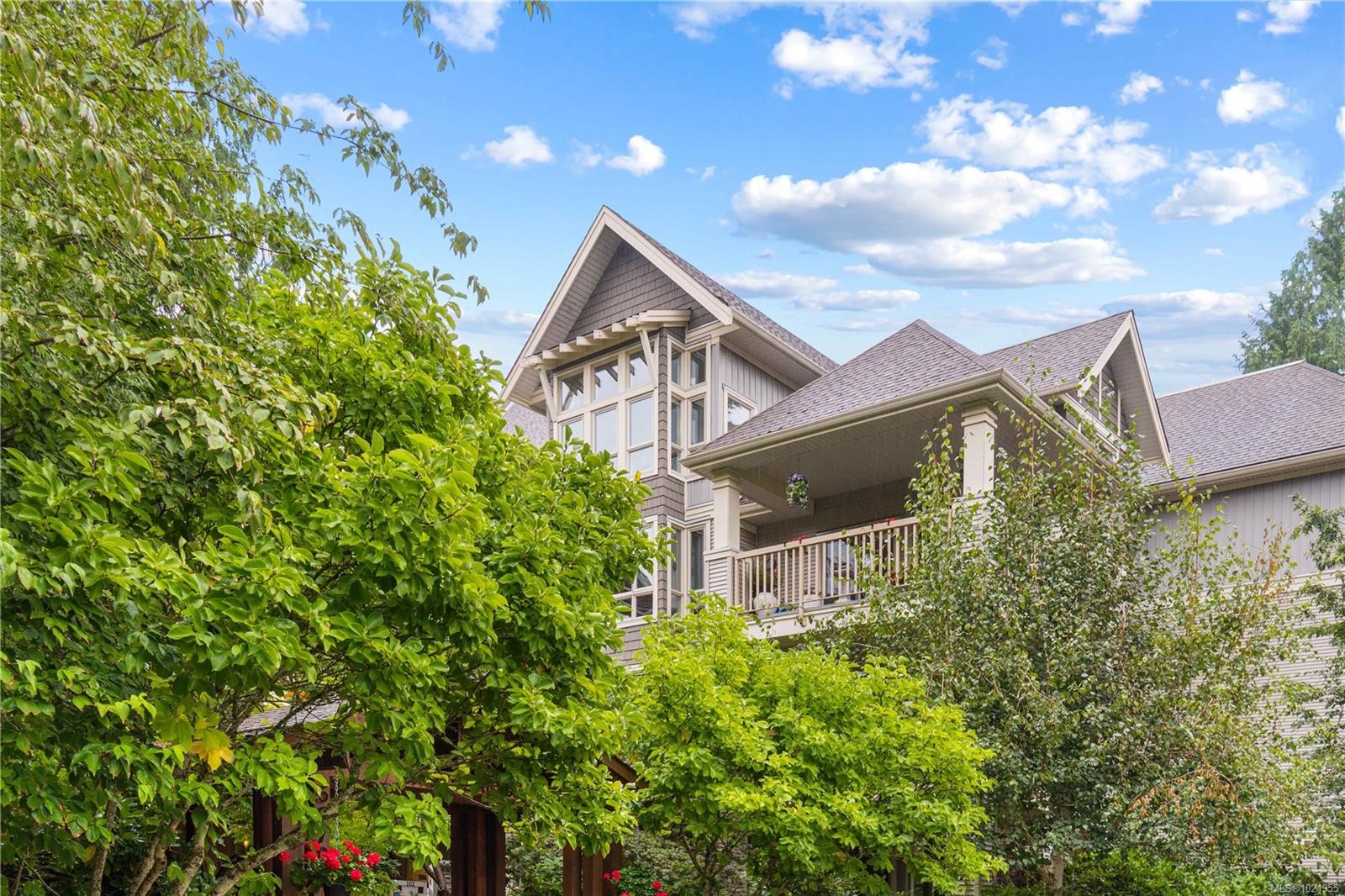 202-5670 Edgewater Lane, Nanaimo, BC - Outdoor