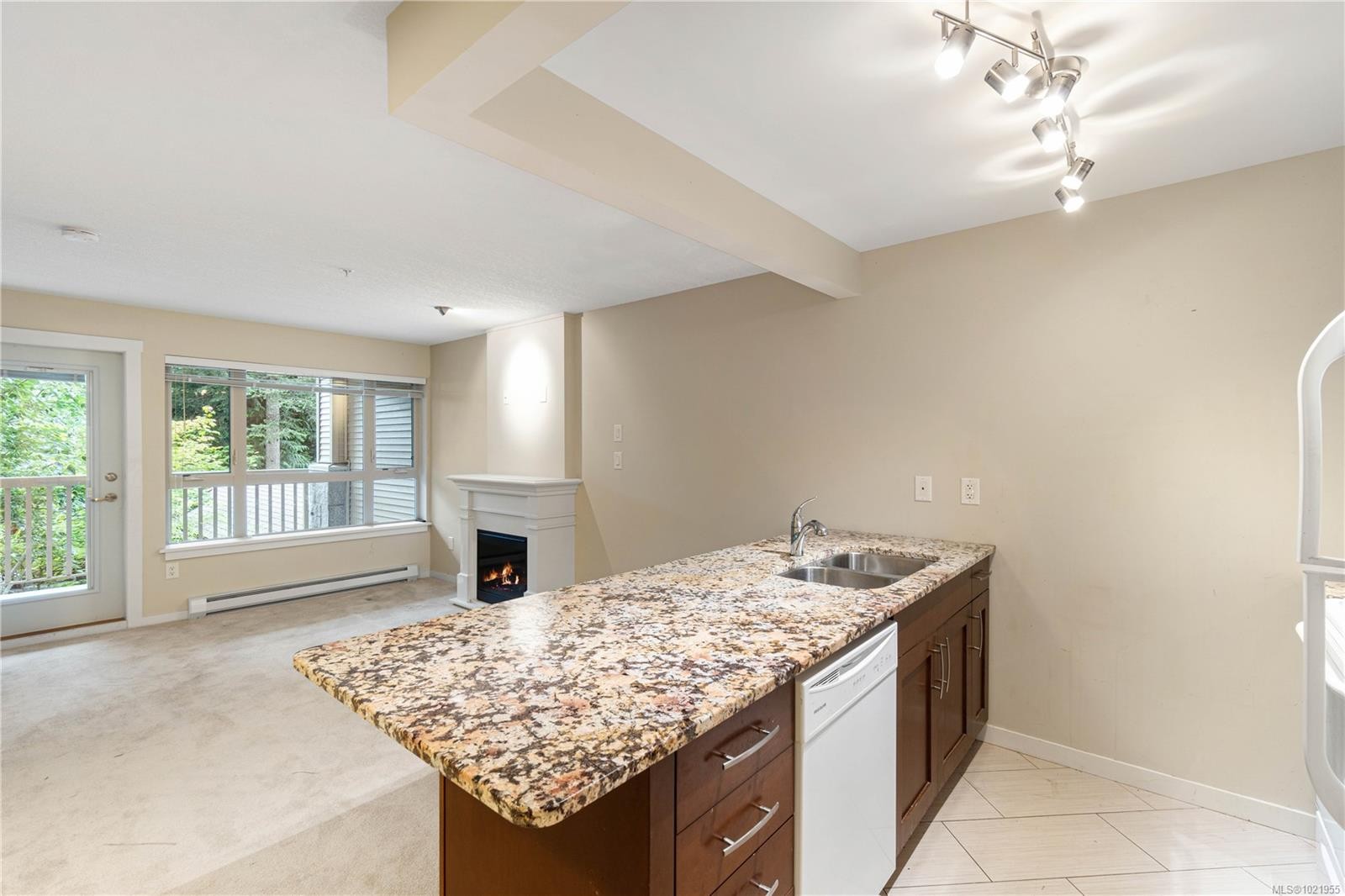 202-5670 Edgewater Lane, Nanaimo, BC - Indoor Photo Showing Kitchen With Double Sink