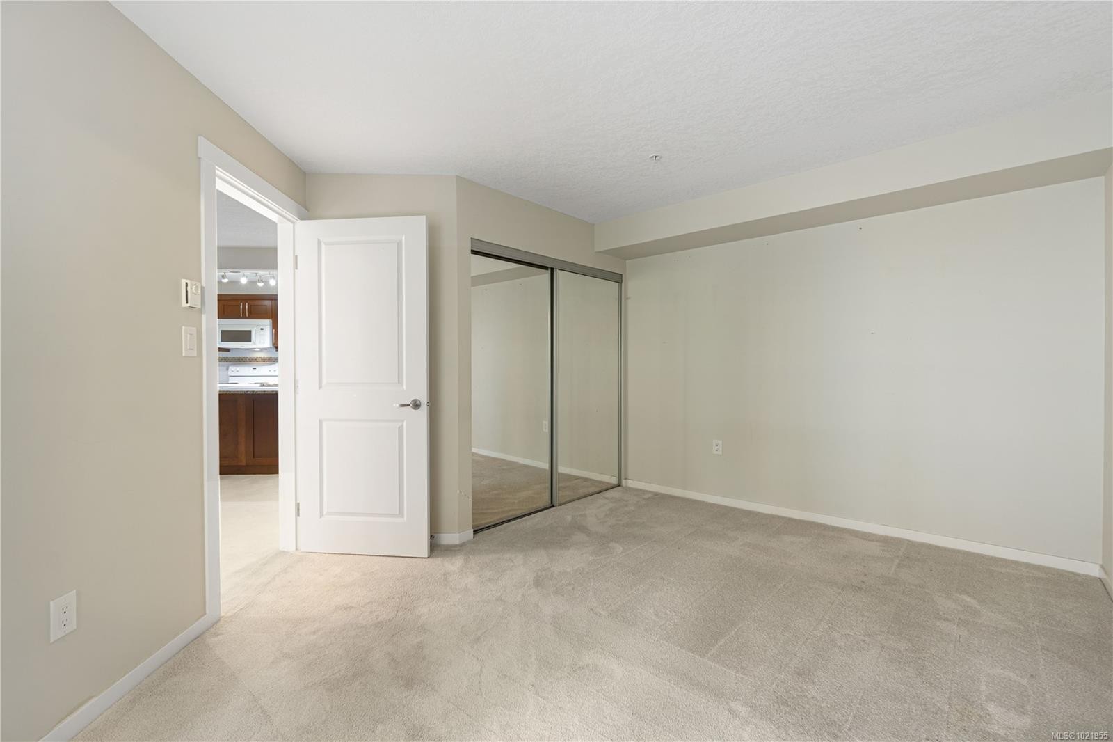 202-5670 Edgewater Lane, Nanaimo, BC - Indoor Photo Showing Other Room