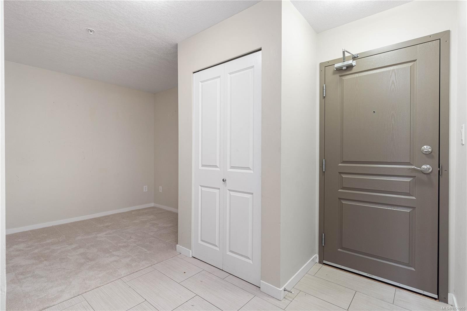 202-5670 Edgewater Lane, Nanaimo, BC - Indoor Photo Showing Other Room