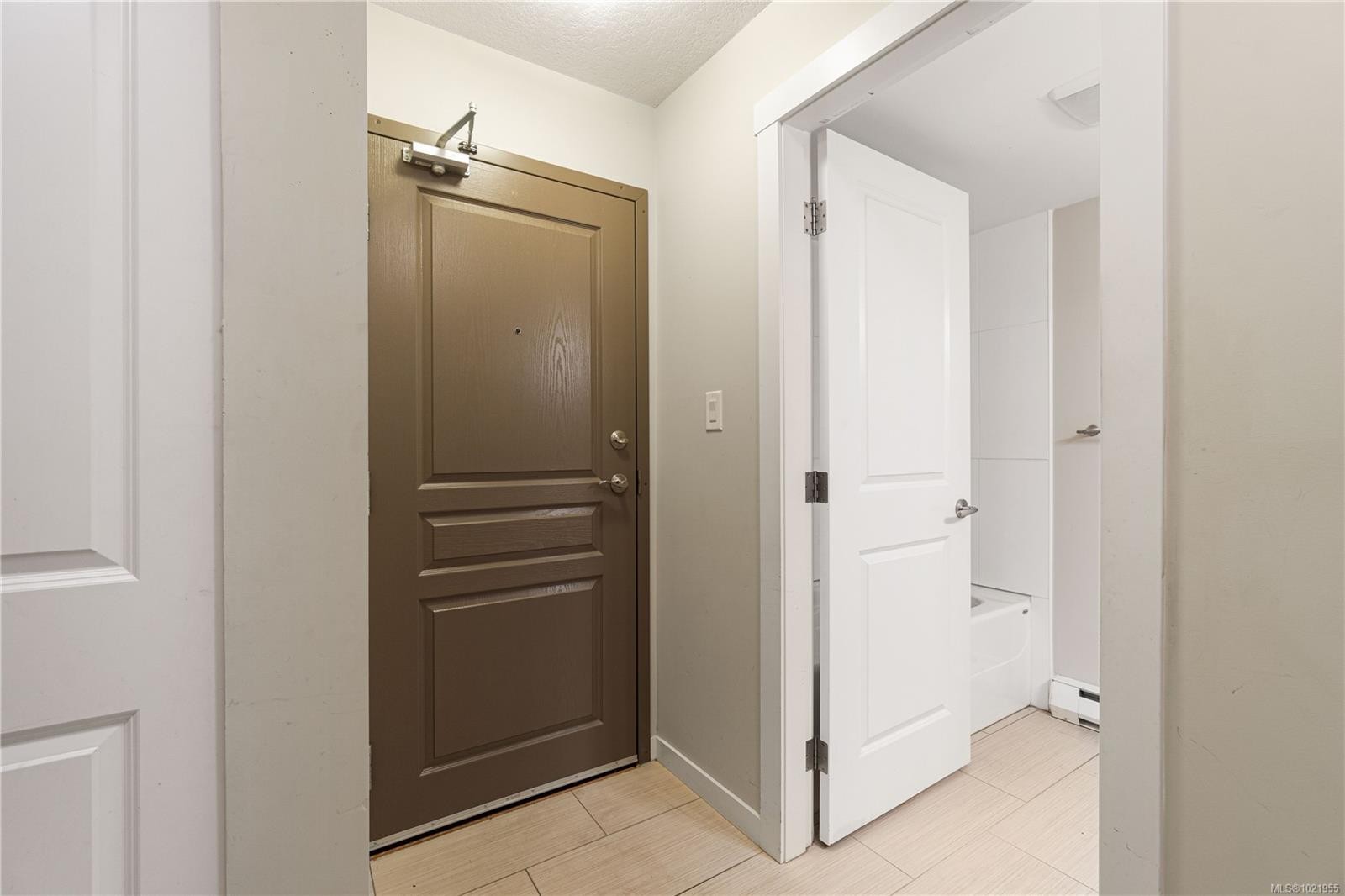 202-5670 Edgewater Lane, Nanaimo, BC - Indoor Photo Showing Other Room