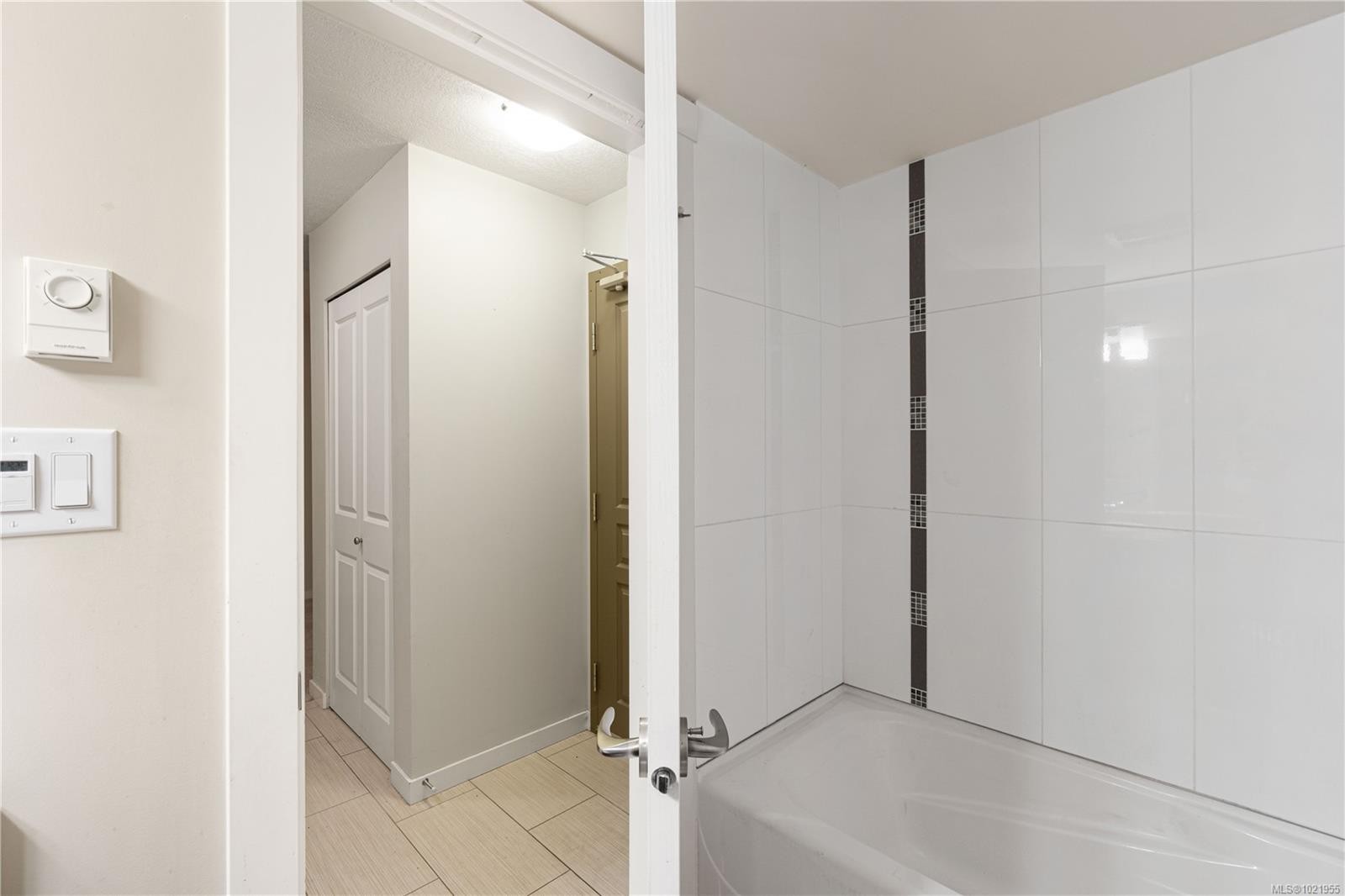 202-5670 Edgewater Lane, Nanaimo, BC - Indoor