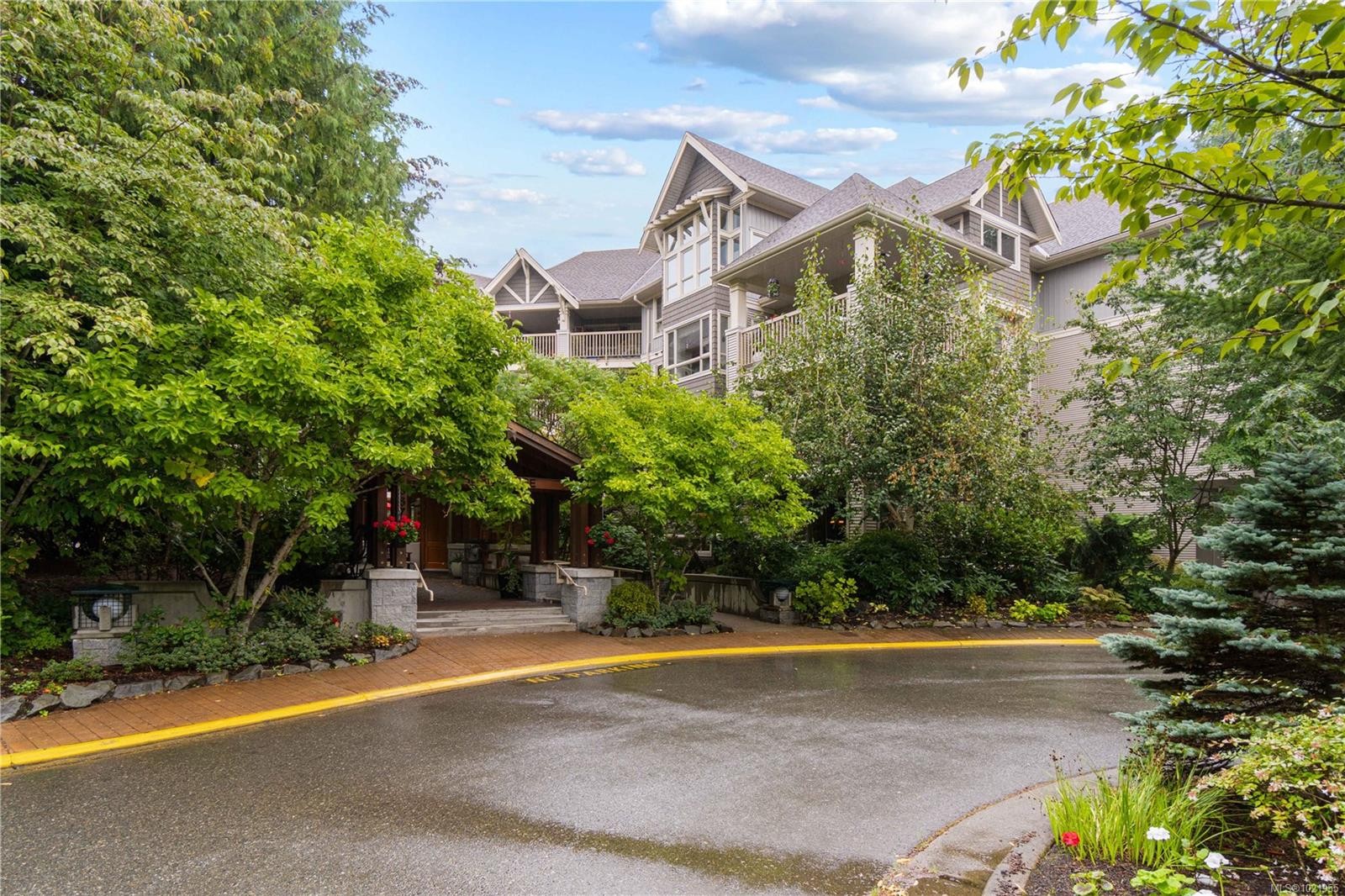 202-5670 Edgewater Lane, Nanaimo, BC - Outdoor