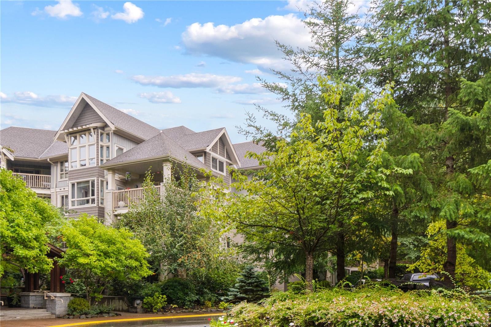 202-5670 Edgewater Lane, Nanaimo, BC - Outdoor