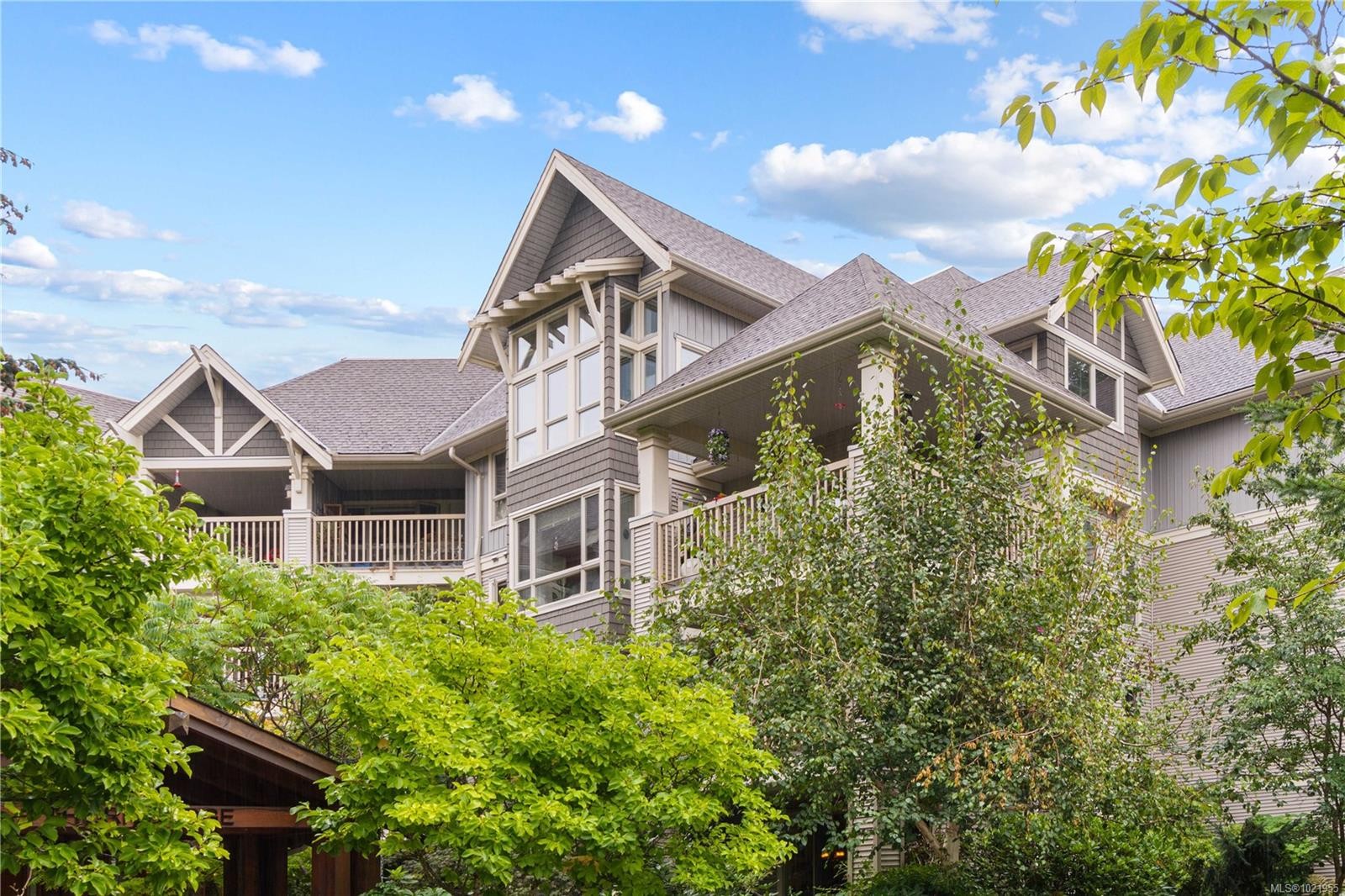 202-5670 Edgewater Lane, Nanaimo, BC - Outdoor