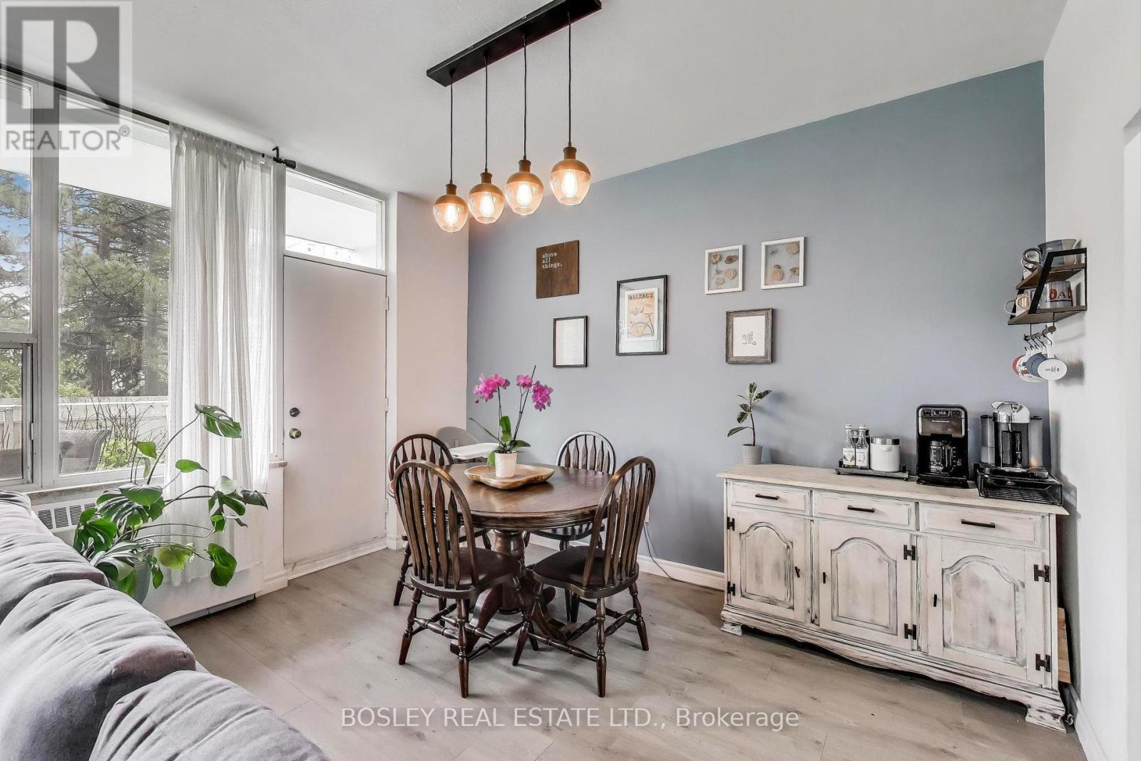 111 - 10 Parkway Forest Drive, Toronto, ON - Indoor Photo Showing Dining Room