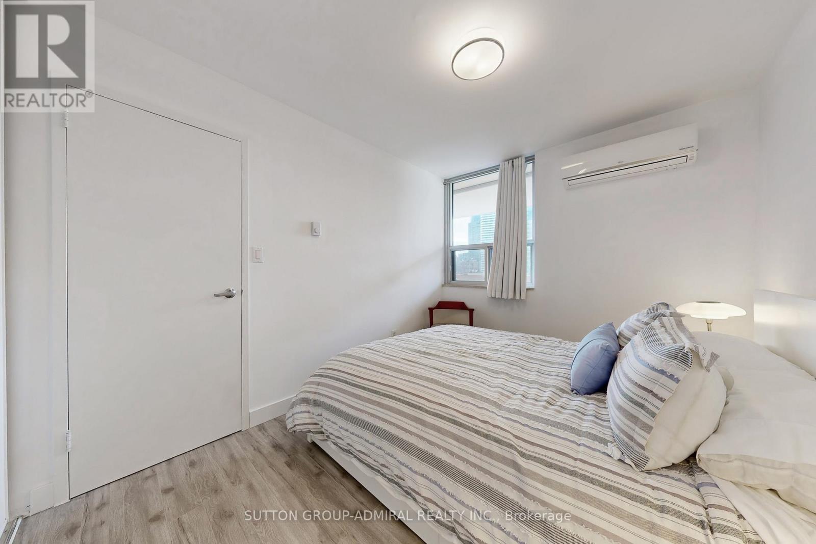 1509 - 40 Homewood Avenue, Toronto, ON - Indoor Photo Showing Bedroom